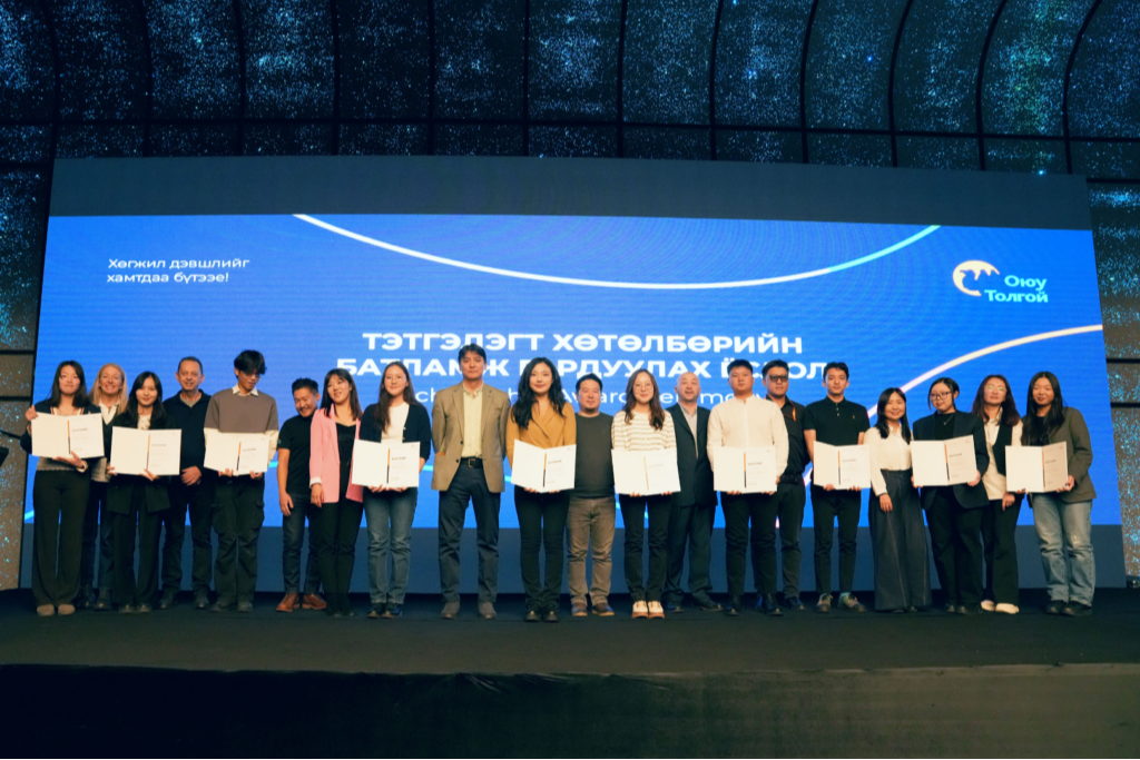 “Оюу толгой” компани нийт 1,375 оюутанд сургалтын тэтгэлэг олгожээ